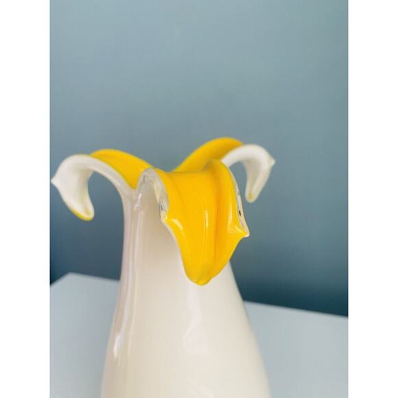 Gorgeous Design Cased Glass Vase White Yellow Petals Flower Floral Home Decor - Picture 12 of 14